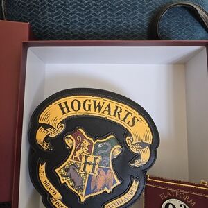 Skinnydip London Harry Potter Hogwarts Crest Crossbody Bag + Platform 9¾ Wallet